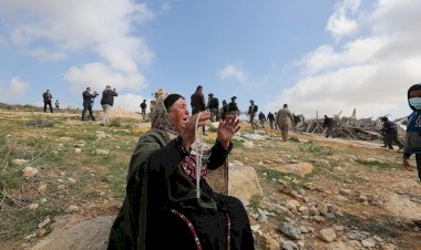 Siyonist rejim Batı Şeria'da Filistinlilere ait 3 evi yıktı, 12 Filistinli sokakta kaldı