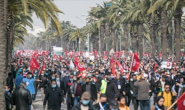 Tunus'ta siyasi ve ekonomik kriz protesto edildi