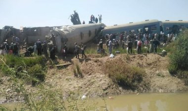 Mısır’da iki tren çarpıştı: 32 ölü