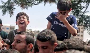 Gazze şehidlerini uğurluyor