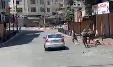 İşgalci İsrail askerlerinin elinden kaçan Filistinli bir çocuğun vurulma anı