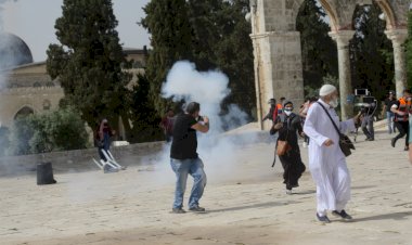 İşgal güçleri Mescid-i Aksa cemaatine saldırdı