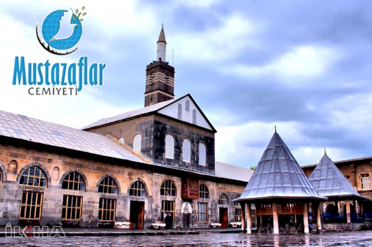'Bu mübarek gecede çokça tövbe, istiğfar ve tefekkür ile Allah'ın yüceliğini takdis etmeliyiz'