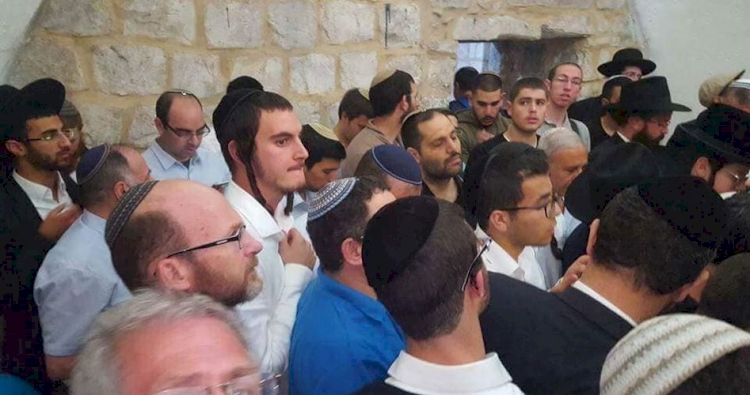 Onlarca Yahudi yerleşimci Nablus’a baskın düzenledi
