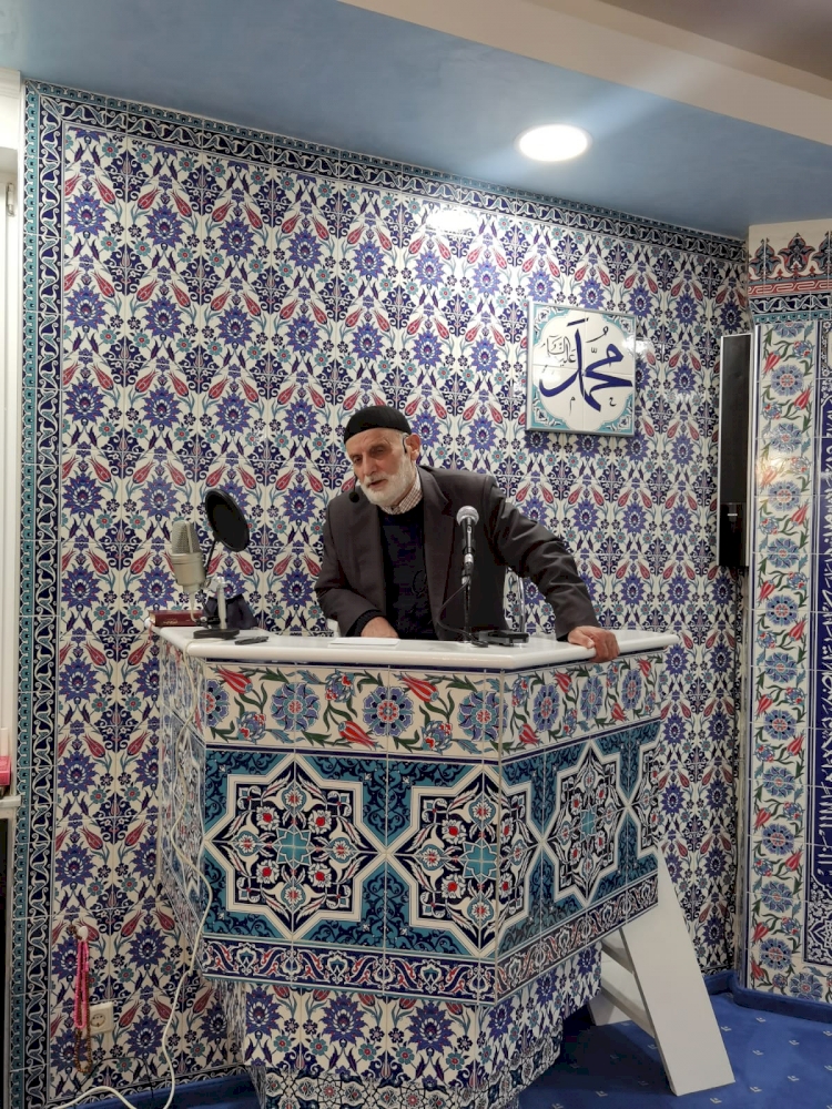 Hamburg Vahdet Camii'nde yılın ilk teravih namazı kılındı