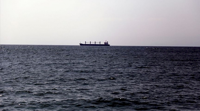 Libya'da BAE bandıralı tanker limana yanaştırılmayıp kıyıda bekletildi