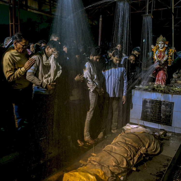 Hindu din görevlisi, Covid-19'un bitmesi için bir kişinin başını kesti