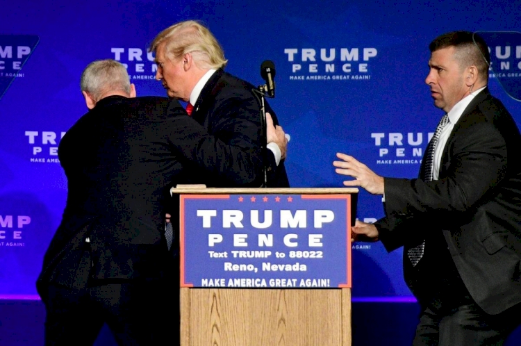 Göstericilerin korkusundan Trump sığınağa kaçmak zorunda kaldı