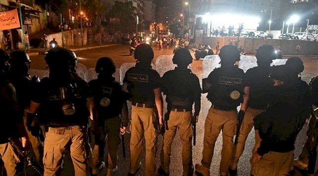 Lübnan'da ekonomik kriz protestolarında 10 kişi yaralandı