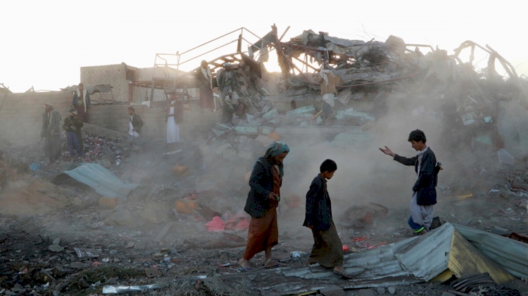 Suudi Arabistan Batı'nın silahlarıyla Sana'yı bombalıyor