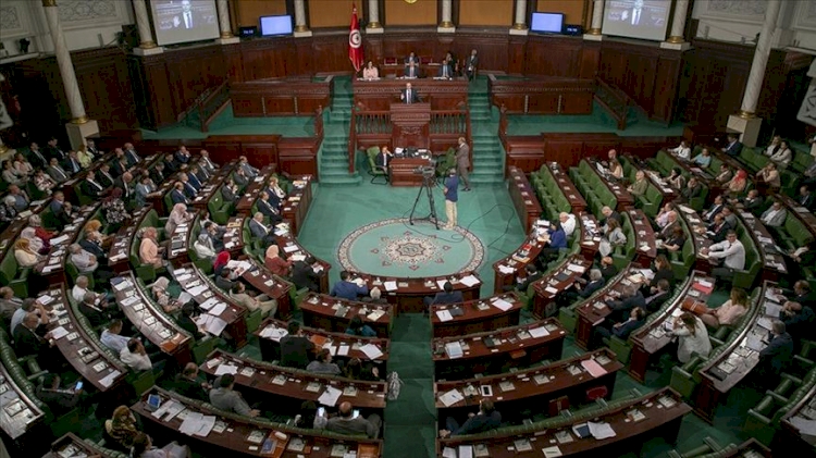 Tunus Meclisi 'Başbakan Fahfah'ın geçici olarak görevden uzaklaştırılmasını' görüşüyor
