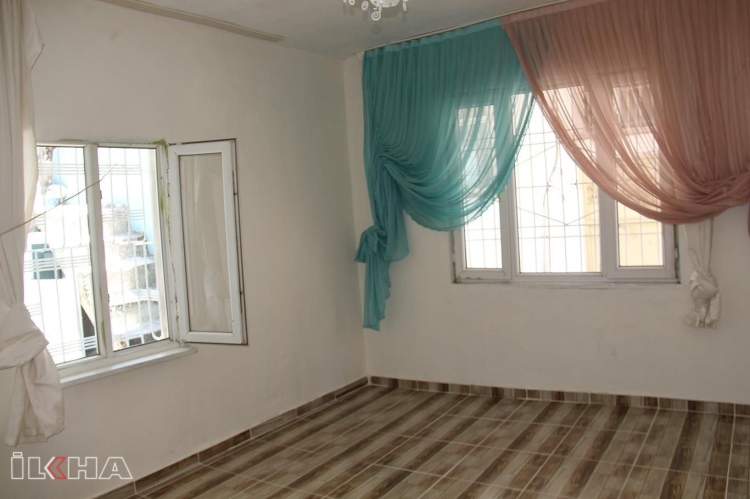 Yetimler Vakfı bir yetim ailenin daha evini onararak yüzlerini güldürdü