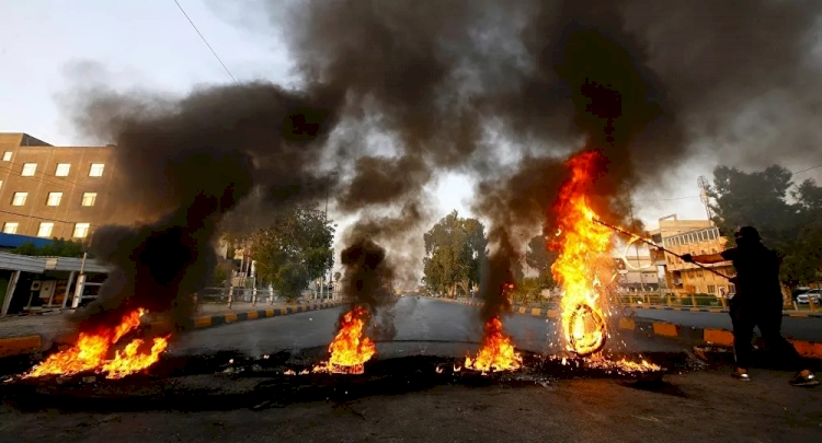 Irak'ta günde 12 saati aşan elektrik kesintileri protesto edildi