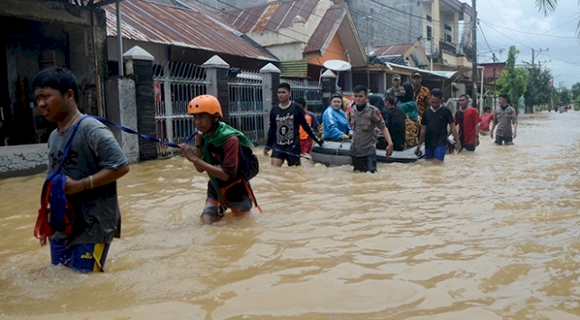 Endonezya'da 22 binden fazla kişi selden etkilendi