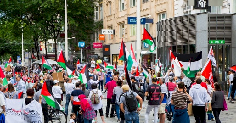 Avusturya'da İşgalci İsrail ve ABD protesto edildi