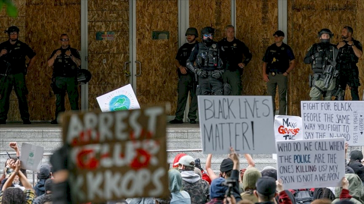 ABD'nin Portland kentinde polis ırkçılık karşıtı protestoları 'yasa dışı' ilan etti