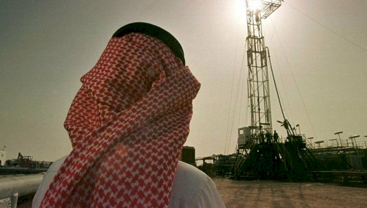 Dünyanın en büyük petrol üreticisi Aramco'nun kârı yarı yarıya azaldı