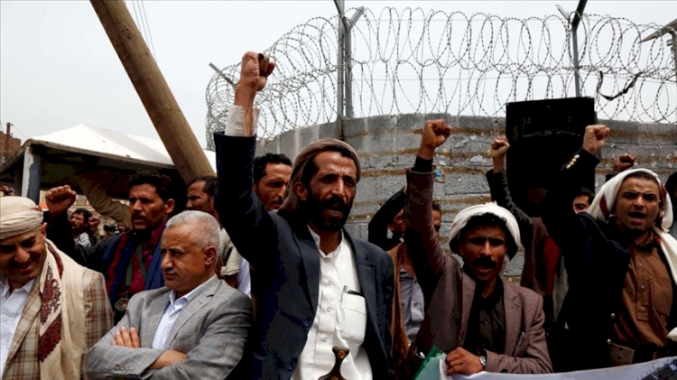 Yemenliler Sokotra'da BAE destekli güçleri protesto etti