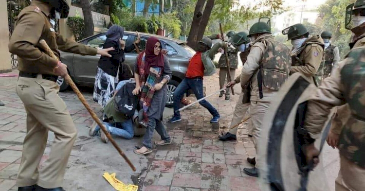 Hindistan’da gözaltılar sırasındaki polis şiddeti tartışılıyor