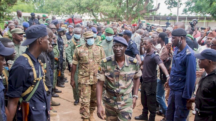 Mali'de darbeciler sivil geçiş süreci için görüşmelerine hız verdi