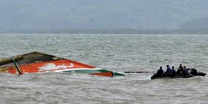 Nijerya'da tekne alabora oldu: 11 ölü