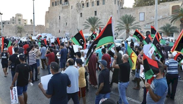 Libya'daki protestolarda Hafter milisleri göstericilere ateş açtı: 5 yaralı