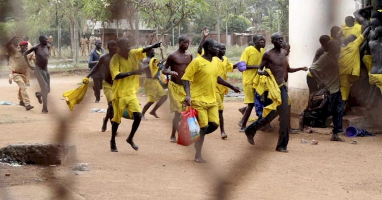 Uganda'da cezaevinde isyan: 3 kişi öldü, yüzlerce mahkum silahlarla firar etti