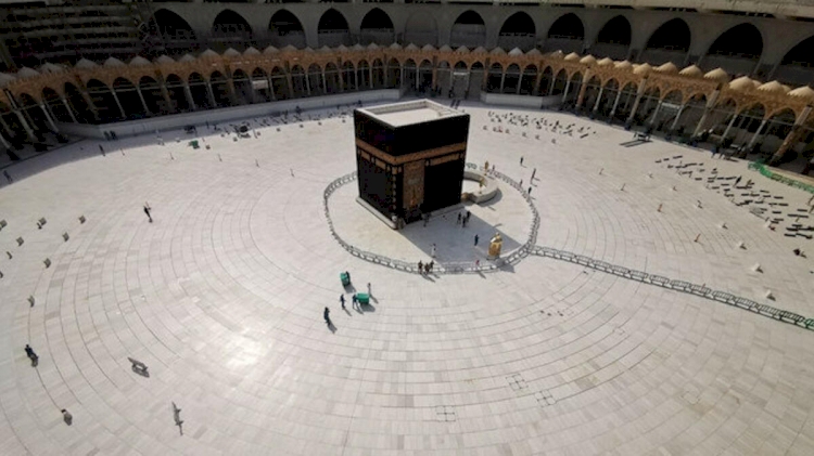 Suudi Arabistan'da umre ziyaretleri yeniden başladı