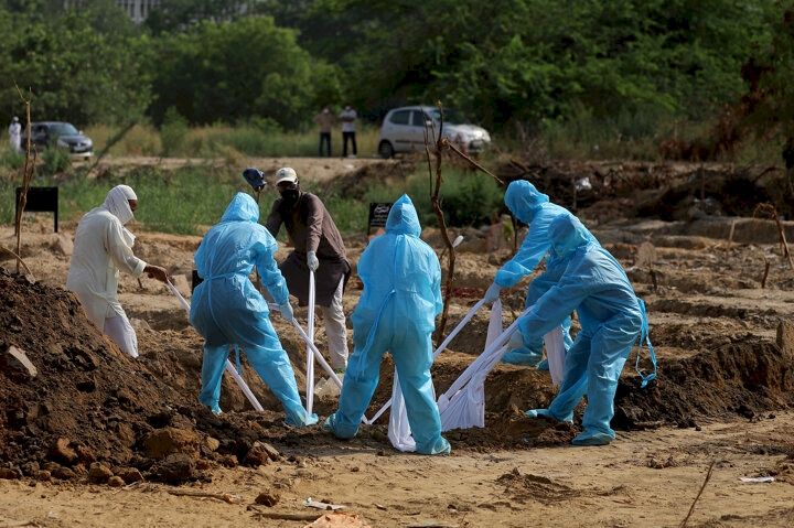 Hindistan'da Kovid-19'dan son 24 saatte 704 kişi hayatını kaybetti