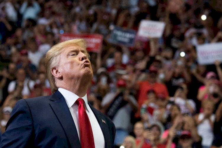 Solunum uzmanı: Trump muhtemelen her nefesinde etrafa virüs saçıyor
