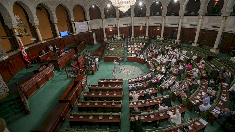 Tunus Meclisi'nde 18 milletvekilinde Kovid-19 tespit edildi
