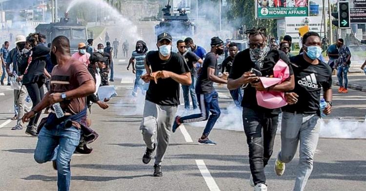 Nijerya'daki 'polis şiddeti'ne karşı protesto eylemlerinde 15 kişi öldü