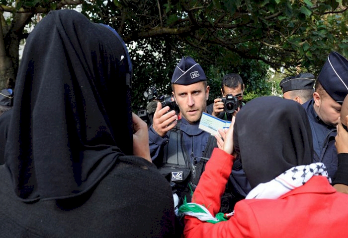 Fransız milletvekili Autain: Bu ülke aklını mi yitirdi?