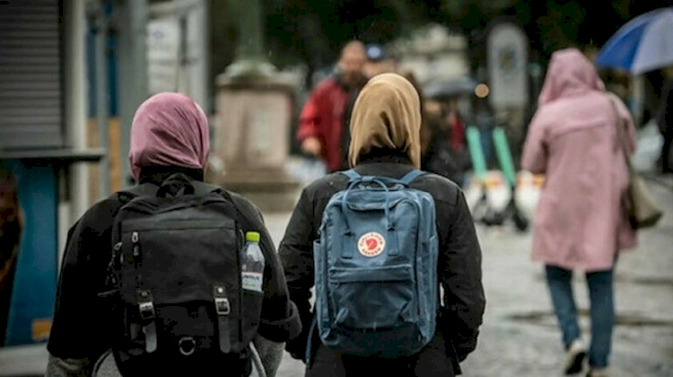 İsveç'te bir belediyenin okullarda başörtüsü yasağını mahkeme kaldırdı