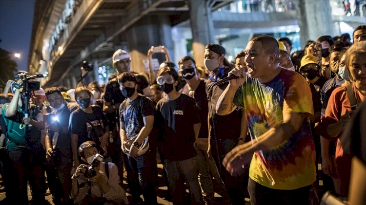 Tayland'da protestocuların talep ettiği anayasal reform tasarıları mecliste onaylandı