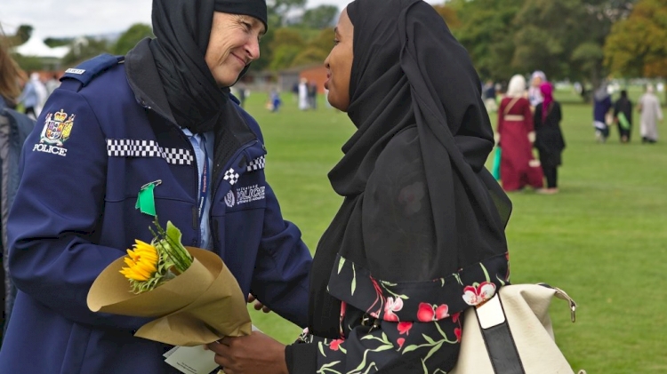 Yeni Zelanda'da kadın polisler artık başörtüsü takabilecek