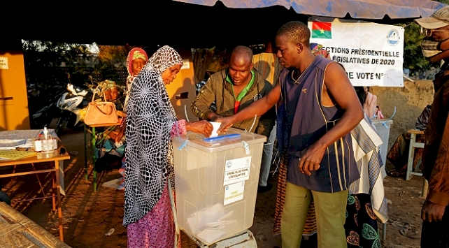 Burkina Faso'da halk sandık başında