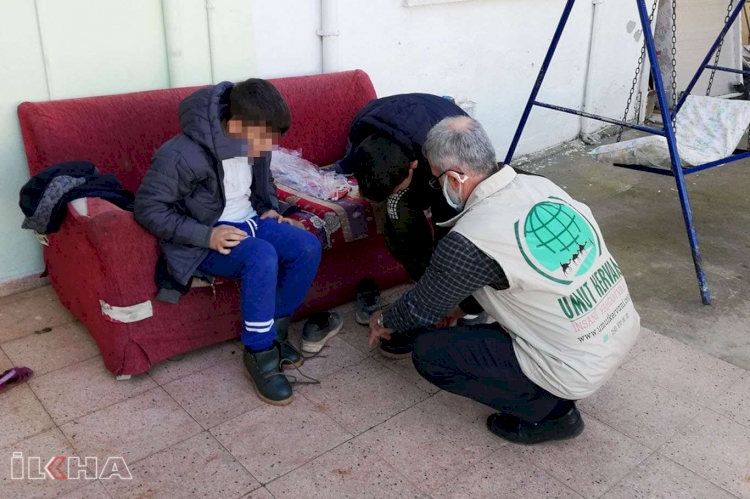 Antalya’da yetim çocuklara bot ve mont yardımı yapıldı