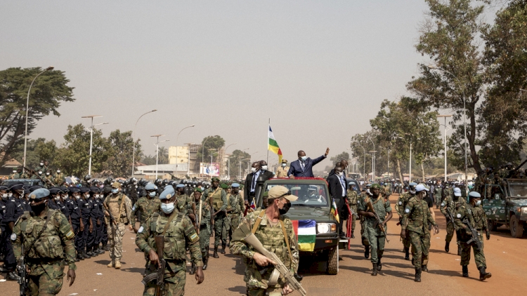 Rusya, Orta Afrika Cumhuriyeti'ne yüzlerce asker ve ağır silah gönderdi