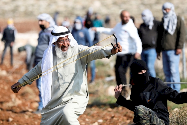 Filistin’in ihtiyar delikanlısı: Gözaltına alınmaktan, yaralanmaktan veya şehit olmaktan korkan, vatan kurtaramaz