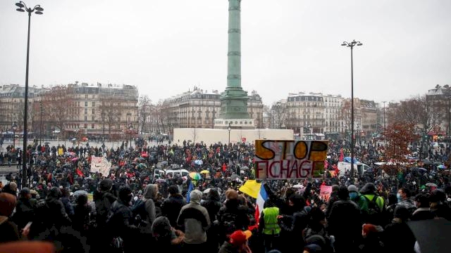 Fransa'da hükümet protesto edildi