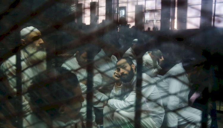 Mısır zindanları günden güne toplu işkence ve ölüm fabrikasına dönüşmekte