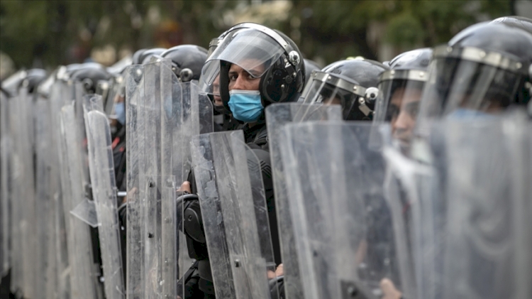 Tunus'ta ordu birlikleri Sbitla beldesindeki protestolar nedeniyle sokaklarda konuşlandı