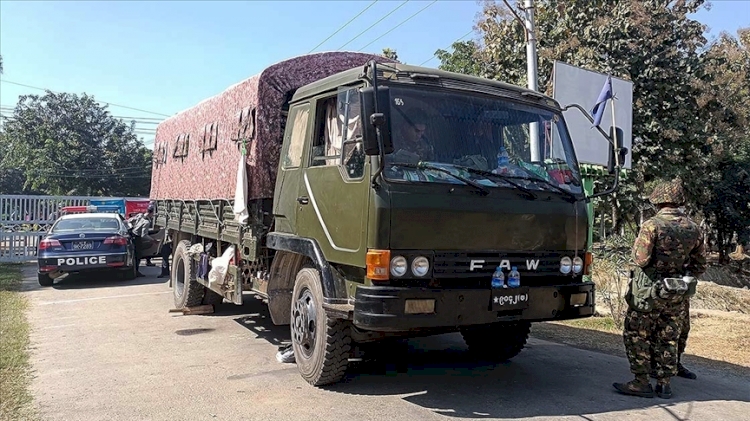 Myanmar'da darbenin ardından gözaltına alınan 400 kişi serbest bırakıldı