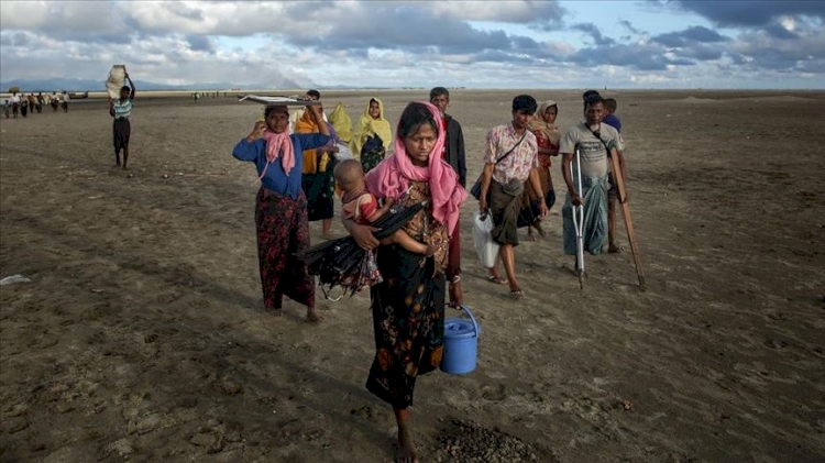 Bangladeş'teki Arakanlı Müslümanlar, darbenin ardından Myanmar'daki yakınlarının güvenliğinden endişeli