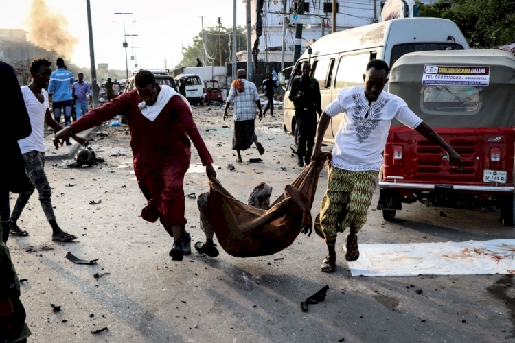 Somali'de parlamento binası önünde patlama
