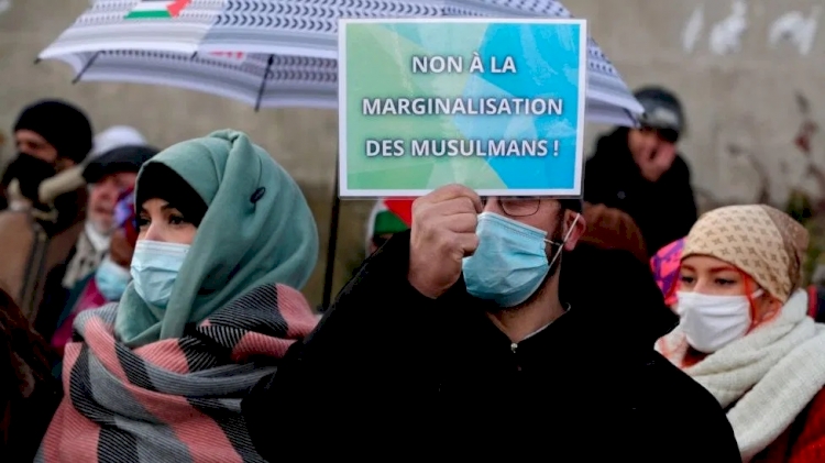 Fransa'da İslam karşıtlığı yasalaşma yolunda