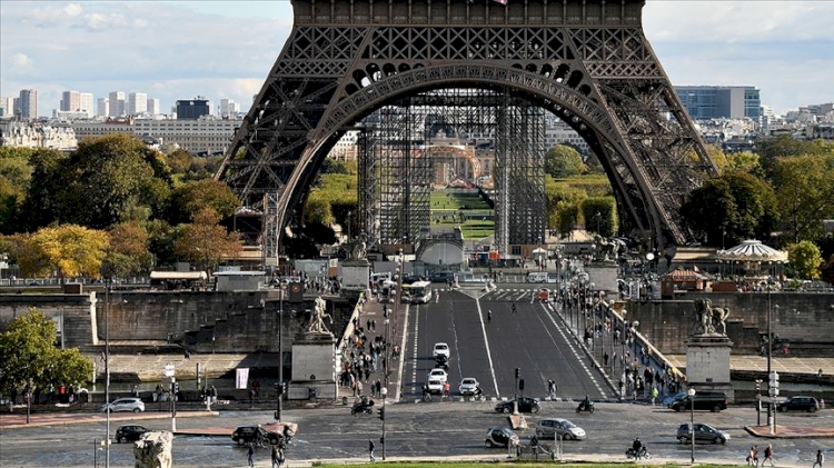 Paris'in iki bölgesinde alkol tüketimi yasaklandı