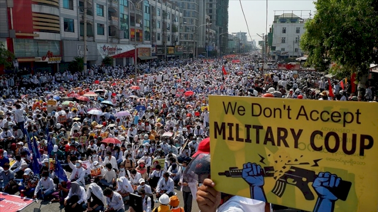 Myanmarlı Müslümanlar darbe karşıtı protestolara katıldı