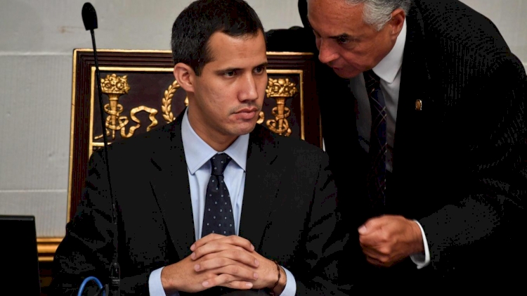 Venezuela'da muhalif lider Guaido, 15 yıl boyunca kamu görevlerinden men edildi